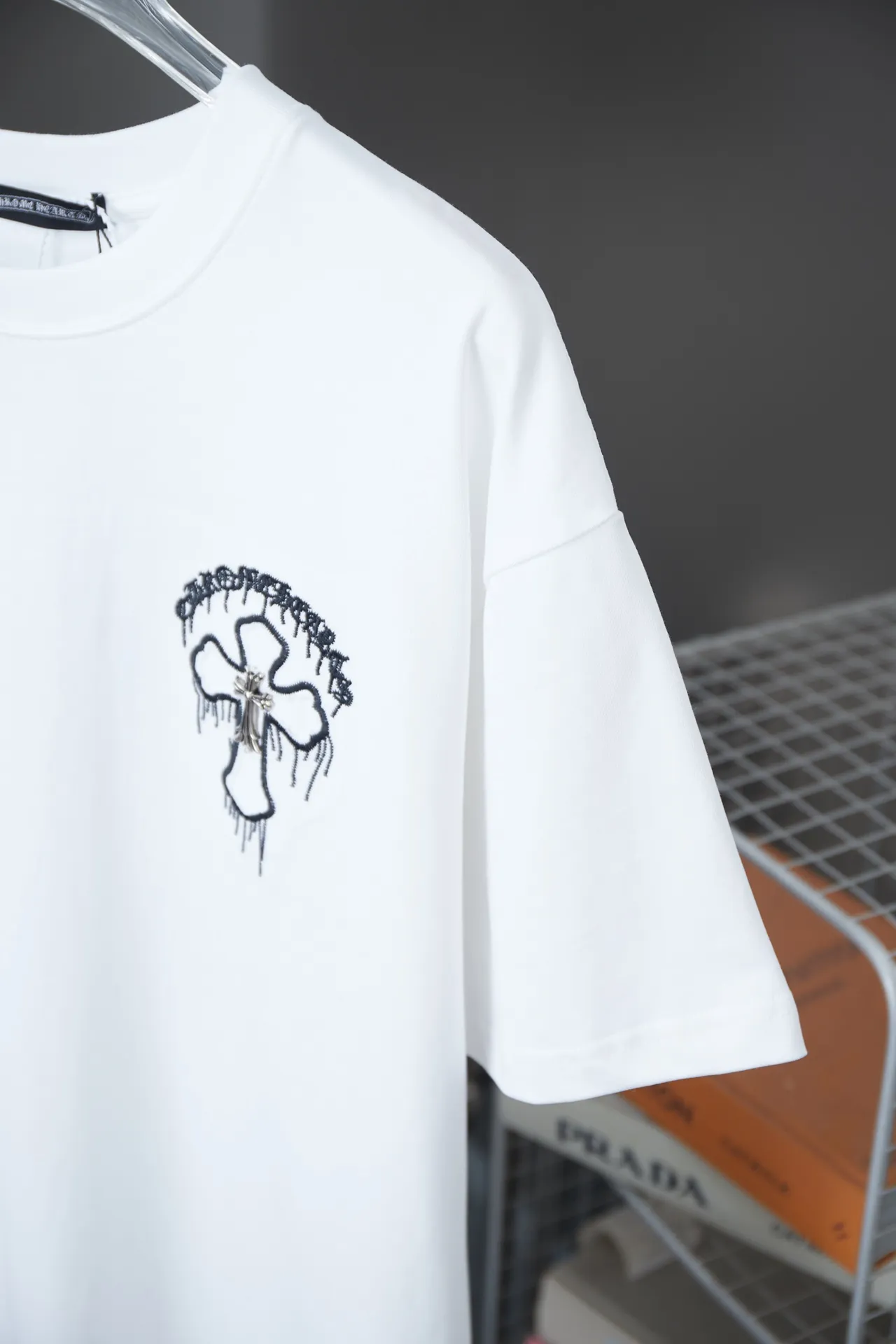 🅿️200 Ch*ome Hearte 25SS early spring new style, patch embroidery hardware, Croix heart cross short sleeves, light luxury, essential item for daily commuting for men and women, correct version, welcome to compare, detailed features · 320g 100% pure cotton double yarn jersey fabric · Custom dyed in the same cylinder, special thickened 32 count double strand 1X1 thread · Imported Tajima machine embroidery and stitch embroidery letters➕original cloth patch embroidered cross➕high temperature hot stamping hardware accessories. Chest embroidery patch with heart pattern➕hand-stitched hardware accessories · Double-needle stitching and cross-stitching technology · Original main mark washed tag brand moisture-proof paper packaging Color: black/white/burgundy Size: S/M/L/XL
